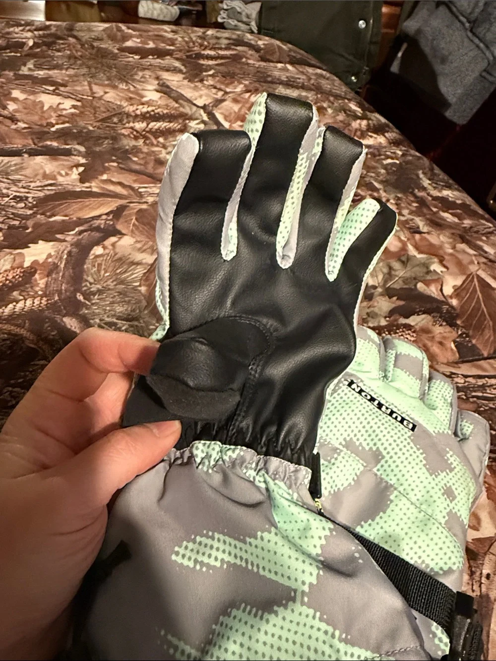 Burton green Rosette Gray Camo Snow Gloves Kids' Burton GORE-TEX Gloves- large